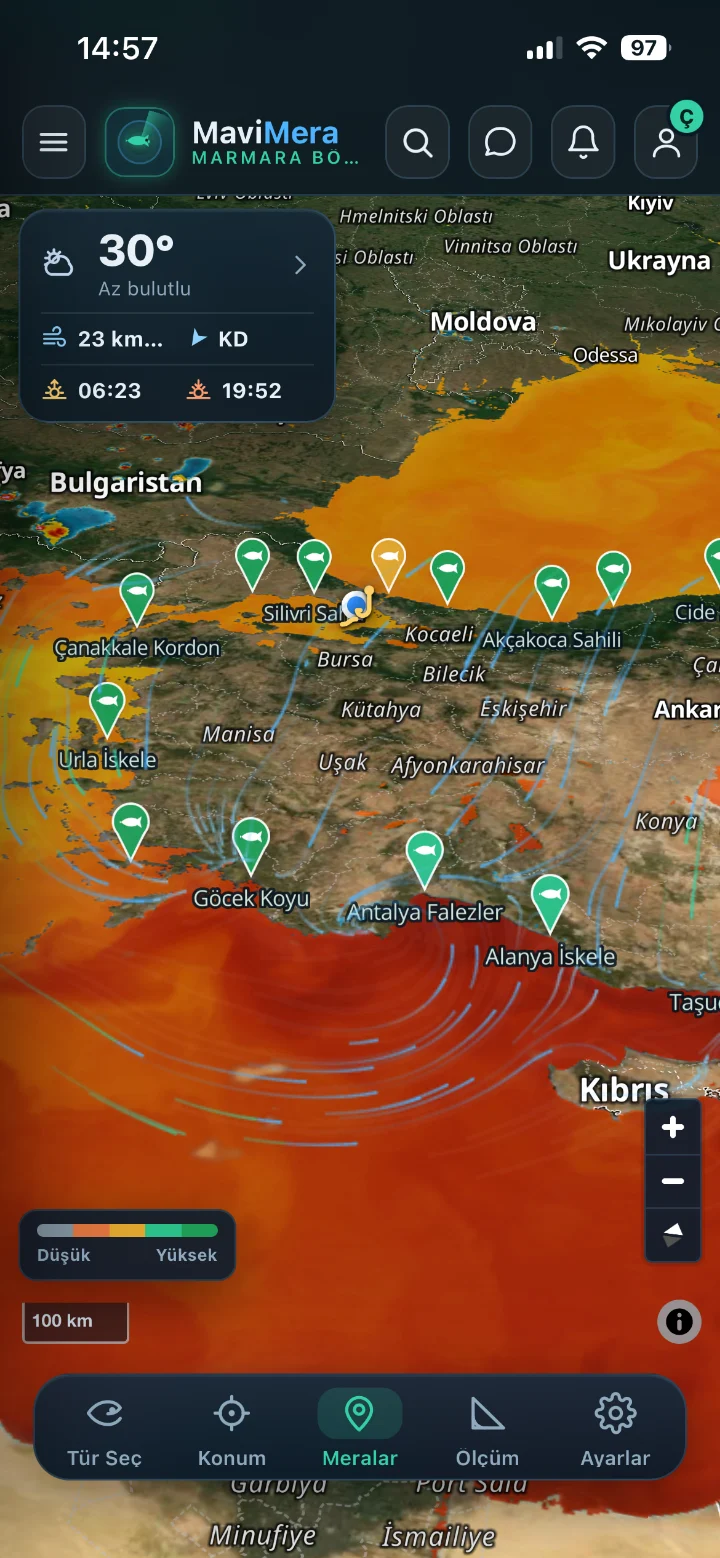 MaviMera uygulaması: Türkiye kıyılarında av noktaları, deniz sıcaklığı katmanı ve akıntı çizgileri.